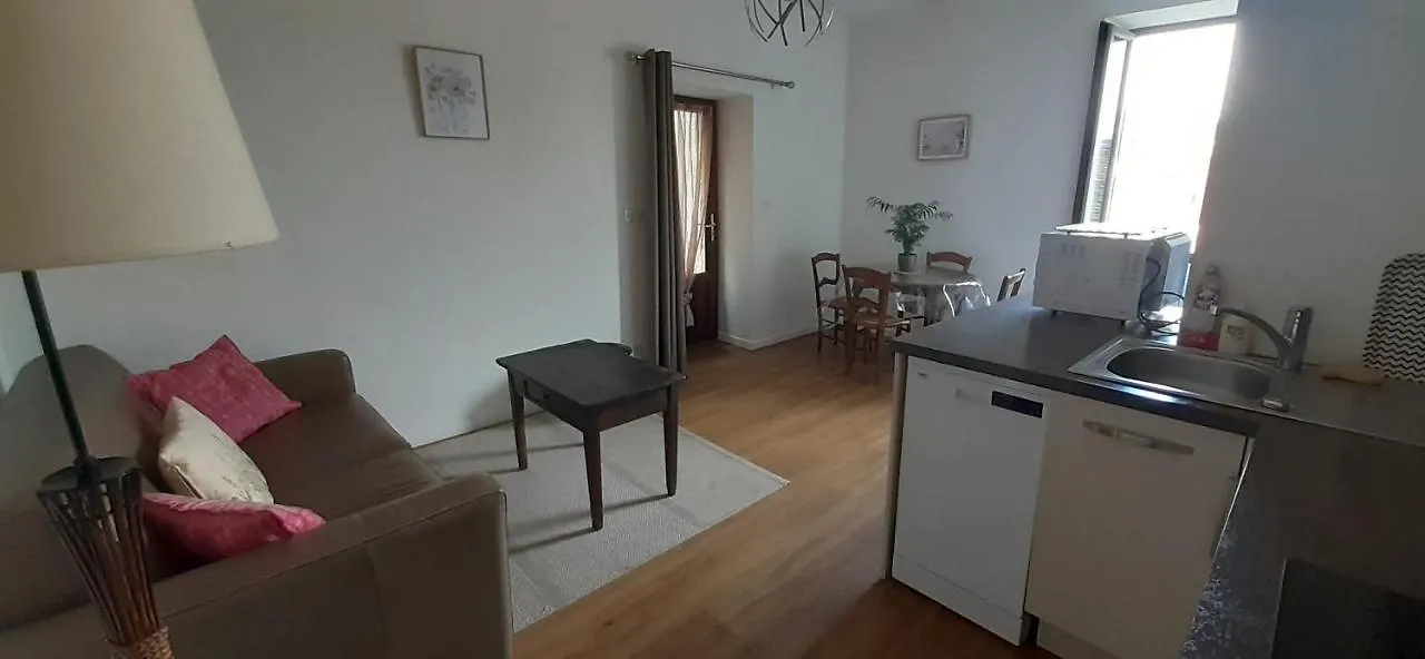 Appartements - Charme, Jardin Et Vue Imprenable En Plein Coeur De St-Cirq Guest house